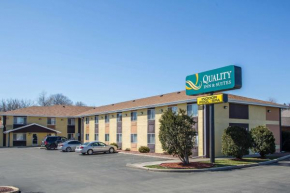 Отель Quality Inn & Suites West Bend  Запад Бенд